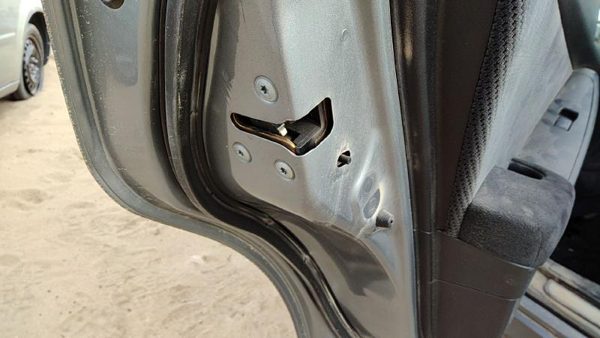 2007-2012 Nissan Altima Driver Left Rear Door Latch With Rods/Cables Oem Back — photo 1