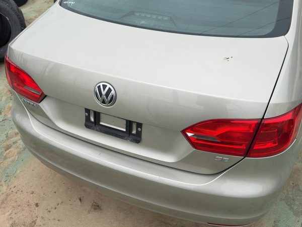 2014 Volkswagen Jetta Trunk/decklid/hatch/tailgate Beige — photo 1