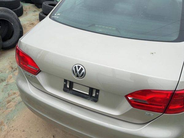 2014 Volkswagen Jetta Trunk/decklid/hatch/tailgate Beige — photo 2