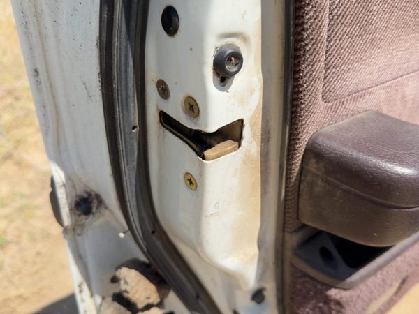 1986-1989 Honda Accord Lx Driver Left Front Door Latch With Rods/Cables Oem — photo 3