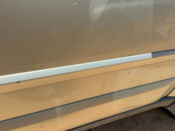 05-09 Legacy Outback Passenger Right Front Upper Moulding From Door Oem Gold 9J — photo 2