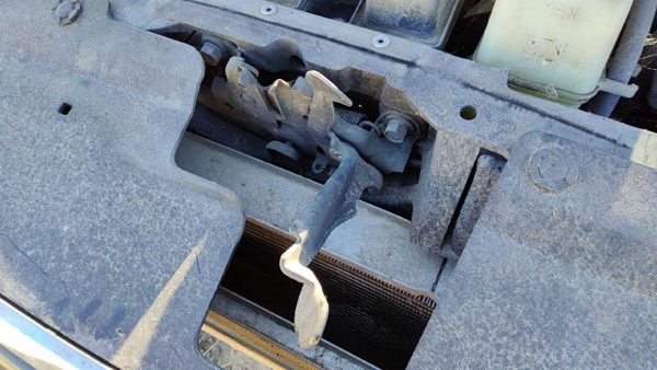 2007-2009 Nissan Altima Hood Latch Assembly With Bracket Oem 62500Ja000 — photo 2