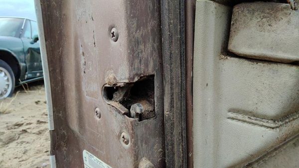 1978-1983 Chevy Malibu Driver Left Front Door Latch With Rods/Cables Oem 4 Door — photo 3