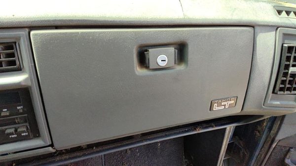 83-94 Chevy S10 Blazer Glove Box Assembly Complete Door With Latch Oem Black — photo 1