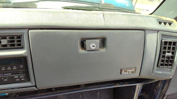 83-94 Chevy S10 Blazer Glove Box Assembly Complete Door With Latch Oem Black — photo 3