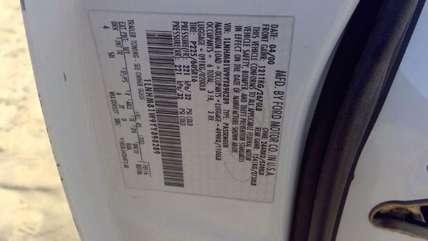 2000 Lincoln & Town Car — vehicle photo 3