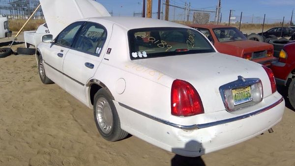2000 Lincoln & Town Car — vehicle photo 5
