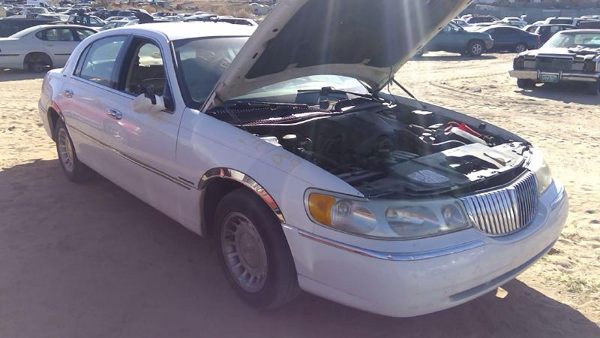 2000 Lincoln & Town Car — vehicle photo 7
