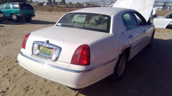 2000 Lincoln & Town Car — vehicle photo 6