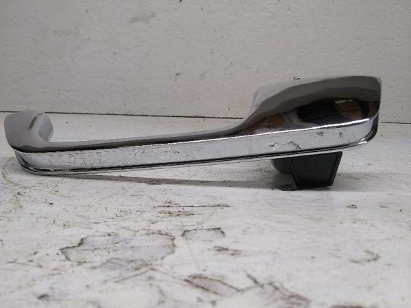 1986 LH 86 Blazer Driver Left Front Outside Door Handle Suburban Chevy Pickup — photo 1