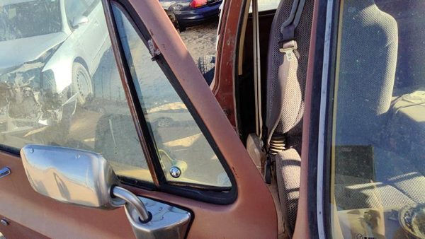 73-88 Chevy K30 Passenger Right Front Vent Window Small Door Glass With Frame — photo 3