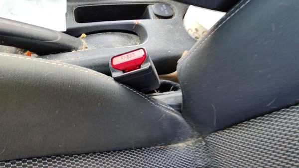 2016-2019 Nissan Versa Driver Left Front Seat Belt Buckle Receiver Charcoal G — photo 2