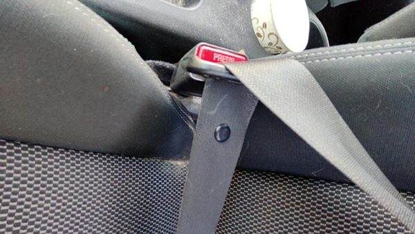 2016-2019 Nissan Versa Driver Left Front Seat Belt Buckle Receiver Charcoal G — photo 4
