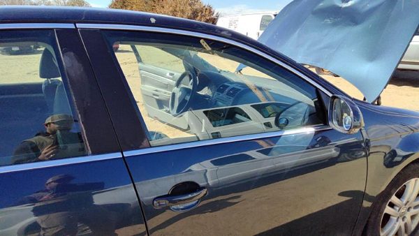 2006 Volkswagen Jetta Front Door RH Blue — photo 8