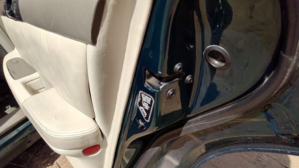 98-04 Cadillac Seville Passenger Right Rear Door Latch With Rods/Cables Oem Back — photo 4