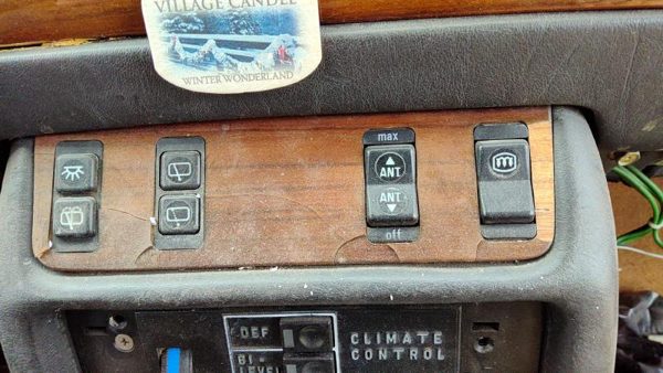 1979-1985 Mercedes 300Td Set Of Switches On Dash Oem Rear Wiper Power Antenna — photo 3