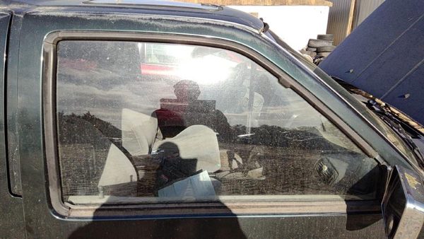 1987-1995 Nissan Pathfinder Passenger Right Front Side Window Door Glass Oem — photo 2