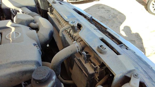 2004 Nissan TITAN Radiator 5.6L AT 21460ZZ90A — photo 2