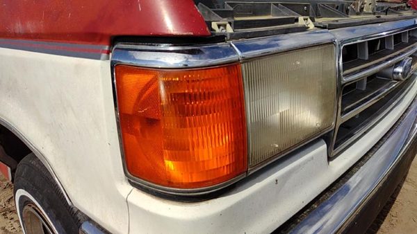 1988 Ford F150 Fog/mark/park/turn Light/lamp RH — photo 1