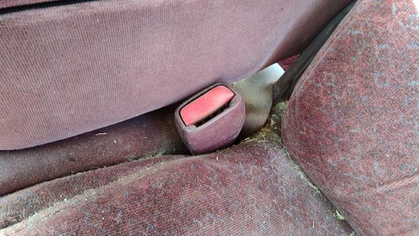 1997-1999 Buick Lesabre Driver Left Front Seat Belt Buckle Receiver Oem Red — photo 2