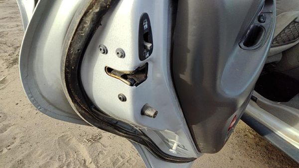 1996-1999 Ford Taurus Driver Left Rear Door Latch With Rods/Cables Oem Back — photo 2
