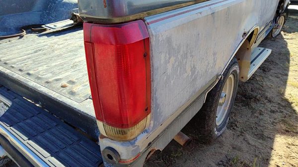 1989 Ford F150 Tail Light Assembly RH — photo 1