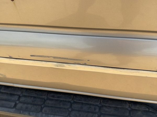 00-04 Suburban Driver Left Rear Moulding From Door Back Trim Strip Pewter 11U — photo 3
