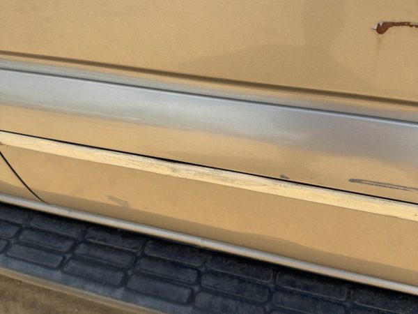 00-04 Suburban Driver Left Rear Moulding From Door Back Trim Strip Pewter 11U — photo 4
