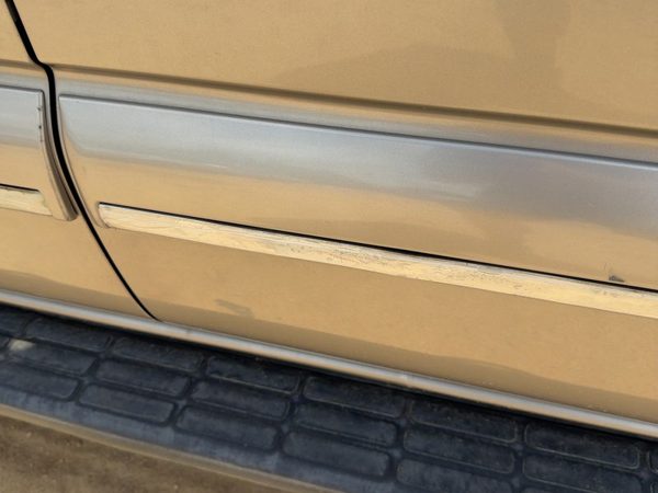 00-04 Suburban Driver Left Rear Moulding From Door Back Trim Strip Pewter 11U — photo 6