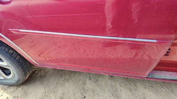 06-07 Lucerne Passenger Right Rear Moulding From Door Back Trim Crimson 86U — photo 1