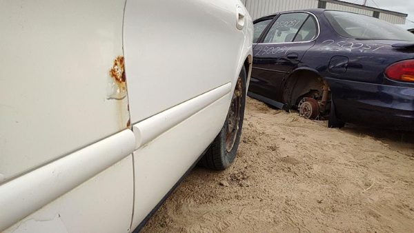 2005 Ford Taurus Rear Door LH Wt White — photo 4