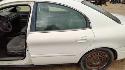 2005 Ford Taurus Rear Door LH Wt White
