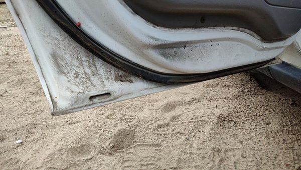 2005 Ford Taurus Rear Door LH Wt White — photo 6
