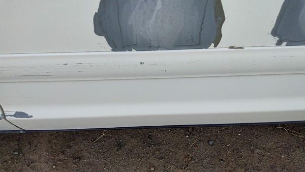 98-08 Ford Crown Vic Passenger Right Front Moulding From Door Trim Strip White — photo 3