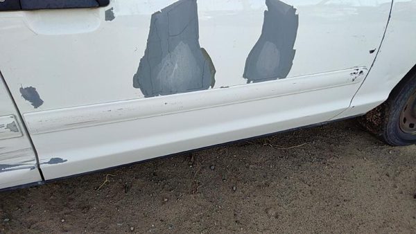 98-08 Ford Crown Vic Passenger Right Front Moulding From Door Trim Strip White — photo 1