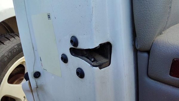 1992-1999 Pontiac Bonneville Driver Left Front Door Latch With Rods/Cables Oem — photo 2