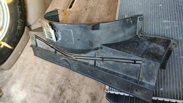 1993-1994 Chevy Suburban Radiator Cooling Fan Shroud Oem Plastic Housing 5.7L — photo 5