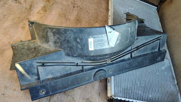 1993-1994 Chevy Suburban Radiator Cooling Fan Shroud Oem Plastic Housing 5.7L — photo 6
