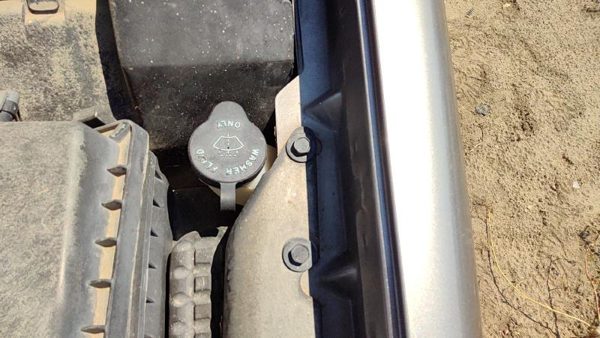 1999 Cadillac Deville Windshield Washer Fluid Reservoir With Pump Oem Wiper Tank — photo 1