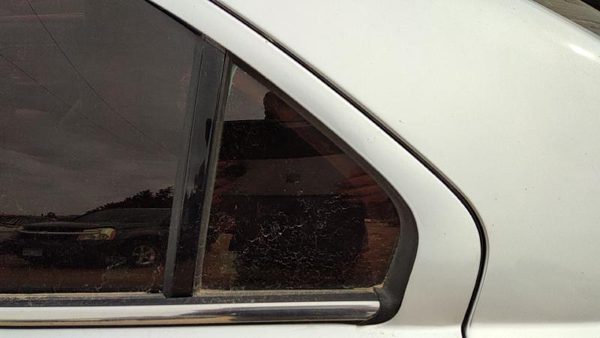 2006-2012 Ford Fusion Driver Left Rear Vent Window Back Door Glass With Frame — photo 2