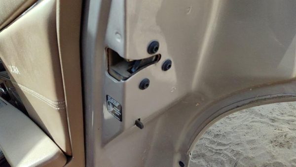 91-96 Buick Park Ave Ultra Passenger Right Rear Door Latch With Rods/Cables Back — photo 3