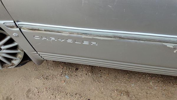 2000 Chrysler Town & Country Driver Left Front Moulding From Door Trim Silver — photo 6