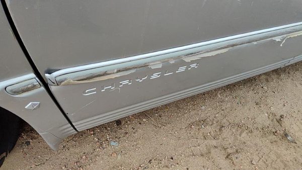 2000 Chrysler Town & Country Driver Left Front Moulding From Door Trim Silver — photo 8