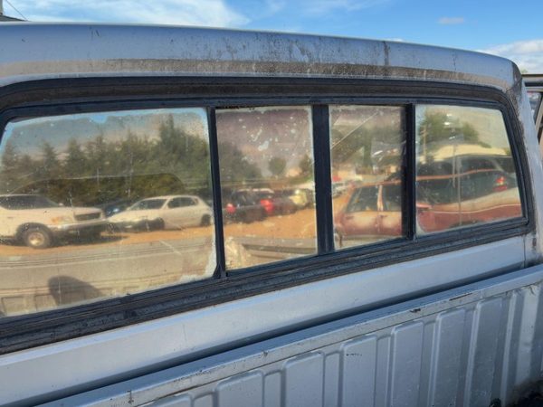1988-1994 Isuzu Pup Back Glass Rear Window Oem 2900061000 — photo 2