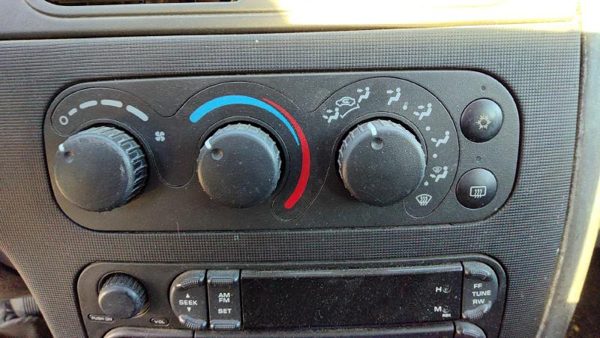 1998-2004 Dodge Intrepid Temperature Control Module In Dash Heater Ac Head Unit — photo 1