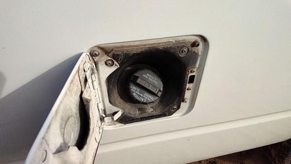 1985-2005 Gmc Safari Fuel Filler Neck Assembly With Gas Cap Oem 15550327 — photo 4
