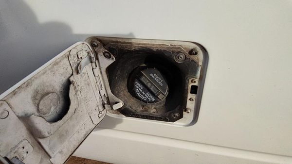 1985-2005 Gmc Safari Fuel Filler Neck Assembly With Gas Cap Oem 15550327 — photo 1