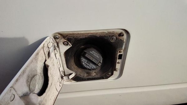 1985-2005 Gmc Safari Fuel Filler Neck Assembly With Gas Cap Oem 15550327 — photo 3