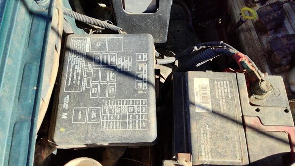 2000 Honda Passport Engine Fuse Box — photo 1