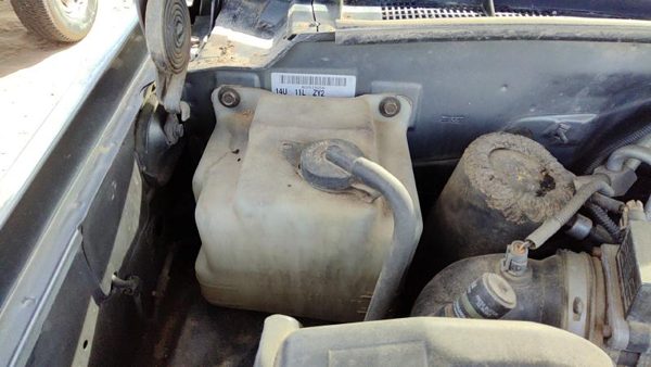 1999 Suburban 1500 Coolant Recovery Bottle Chevy — photo 2